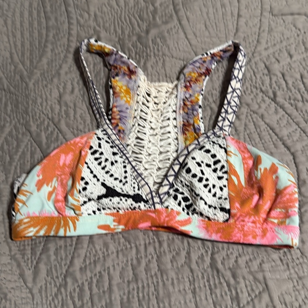 NWOT Maaji Festival Bikini top reversible crocheted triangle racerback Size S